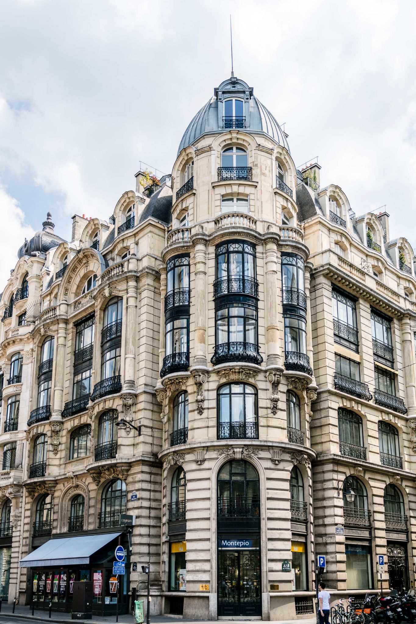 Banco Montepio, Paris 2